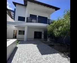 Casa para venda possui 262 metros quadrados com 7 quartos