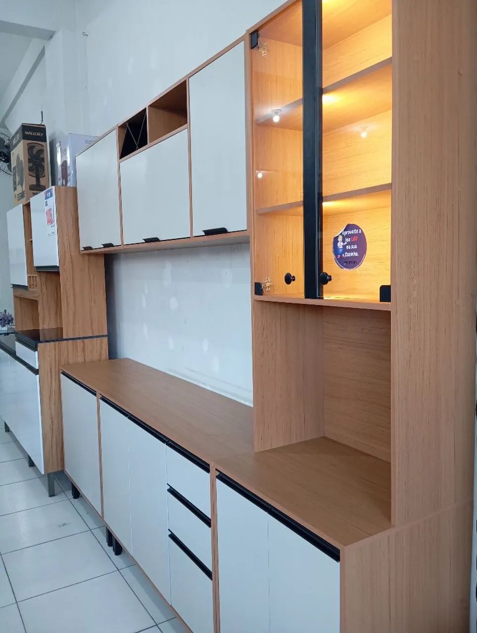 Cozinha da Poliman modulada Ravena com LED 