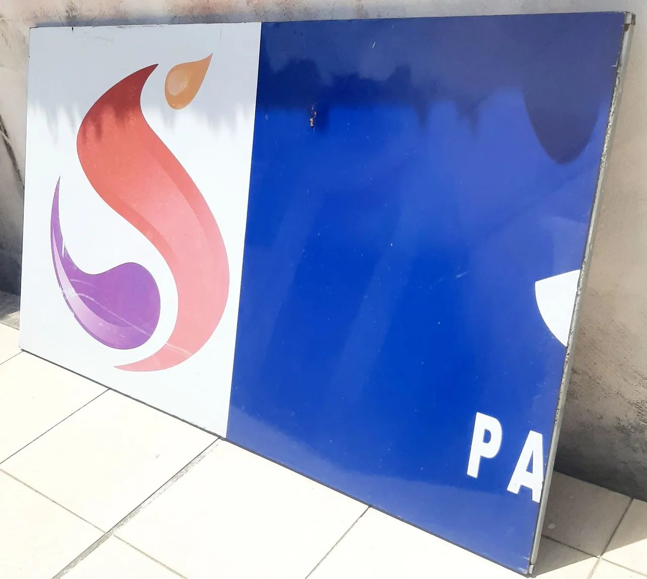 Duas placas de ACM - 4m X 1,25m / 2,15m X 1,25m - Já com estrutura de metal atrás - Foto 4