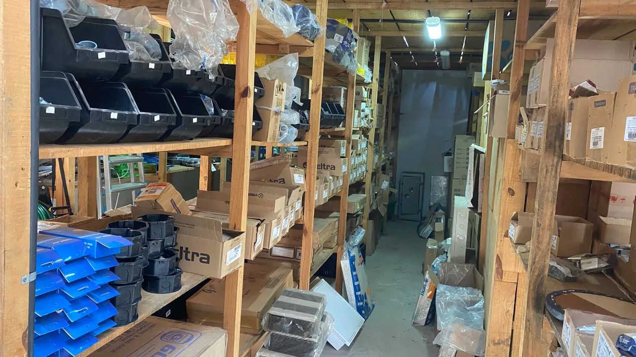 VENDE-SE LOJA DE MULTI UTILIDADES, FERRAMENTAS, MATERIAL ELÉTRICO E HIDRÁULICO - Foto 10
