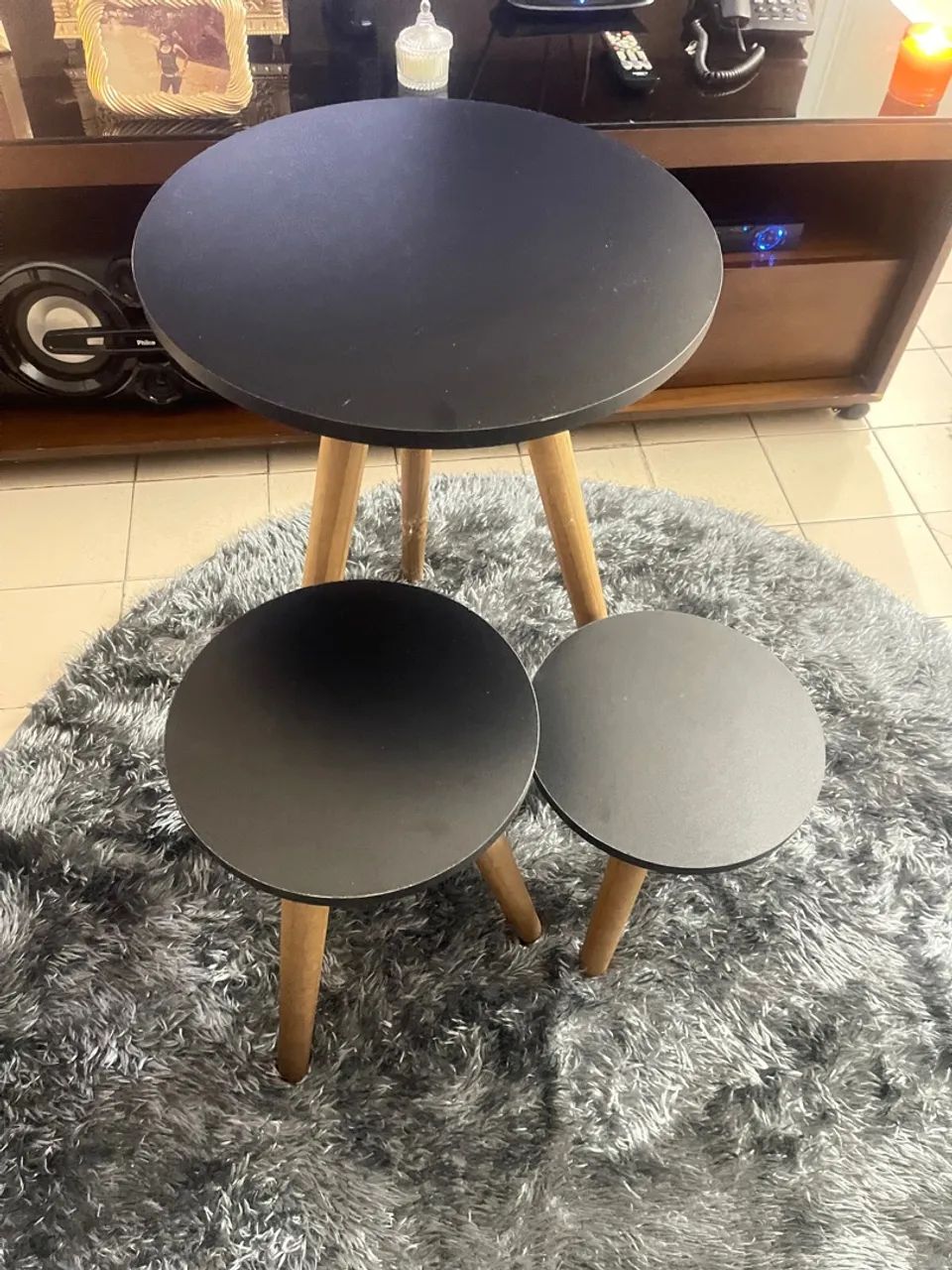 Conjunto de mesas de centro e laterais pretas