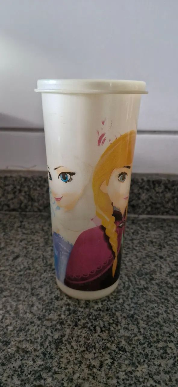2 copos com tampa Princesas Disney Tupperware - Foto 3