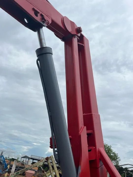 Venda ou troca em implementos agricolas Guincho Pega bag roda articulada 2.000  kg Tatu - Foto 5