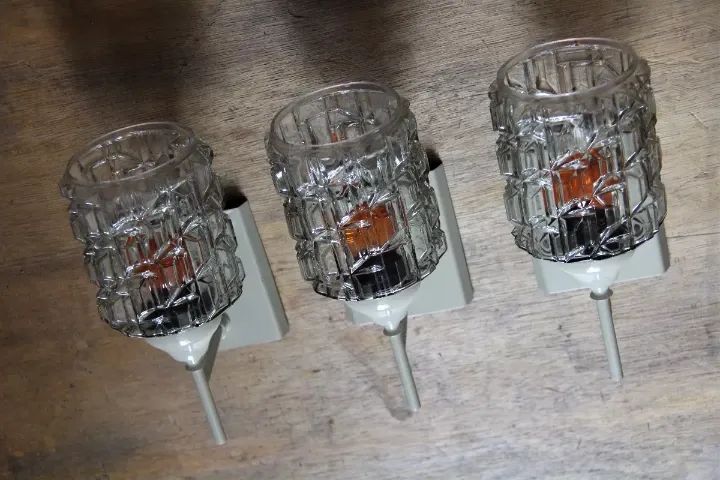 Arandelas Cupulas Vidro Relevo Bizotado - Conjunto 3 peças - Anos 50 - Foto 4