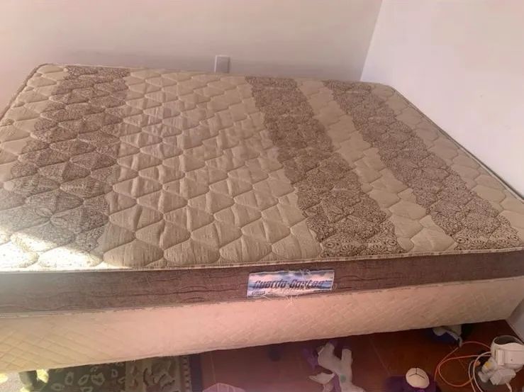 Base com colchao de casal pra vende rapido 100& pra hoje