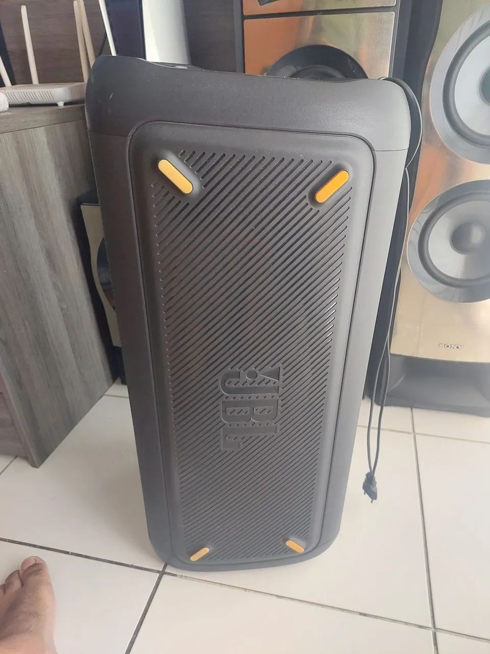 Caixa de som portátil JBL Partybox 300 Bluetooth  - Foto 3