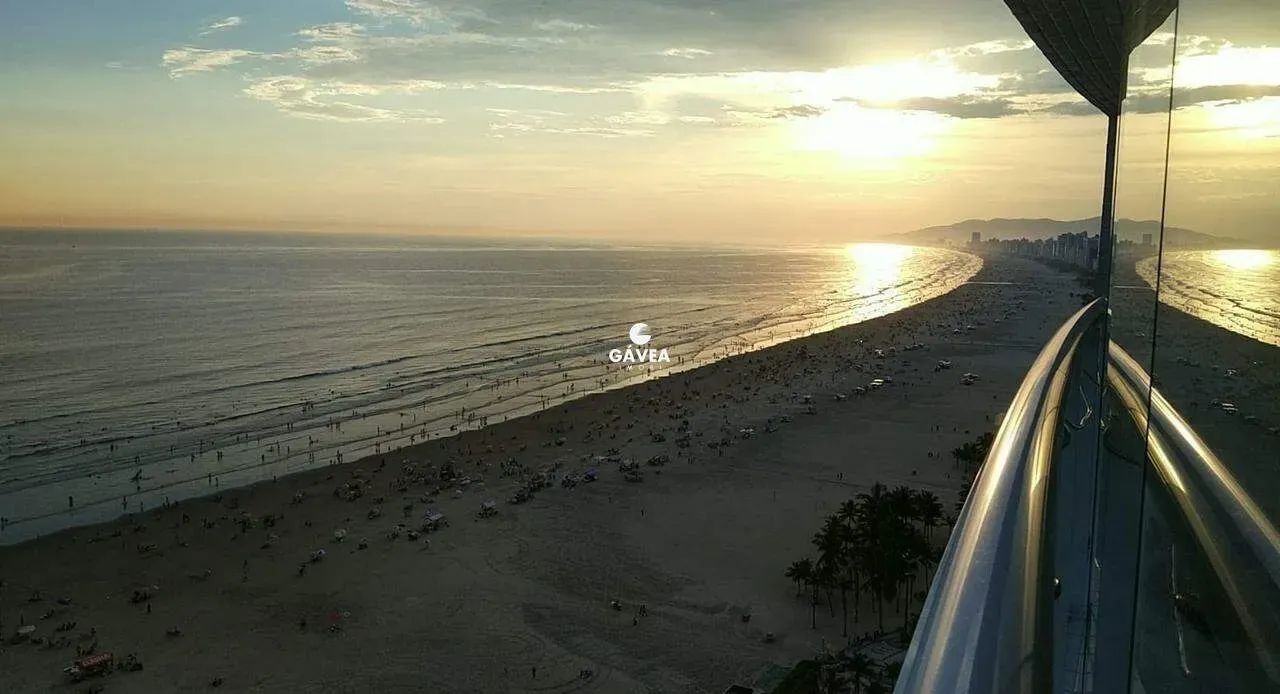 Apartamento à venda no Boqueirão em Praia Grande.