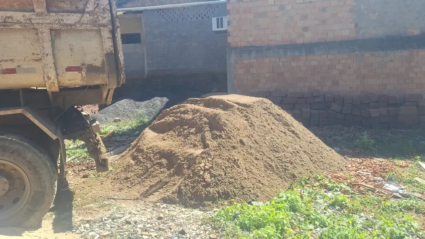 Vende-se areia e brita com entrega gratis em Palmas e região