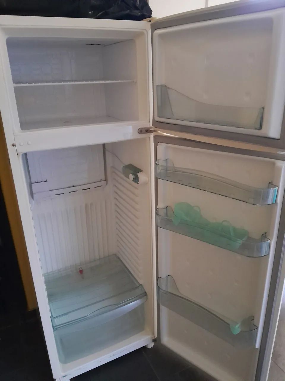 Vendo geladeira Consul funcionando.(NEGOCIA) - Foto 2