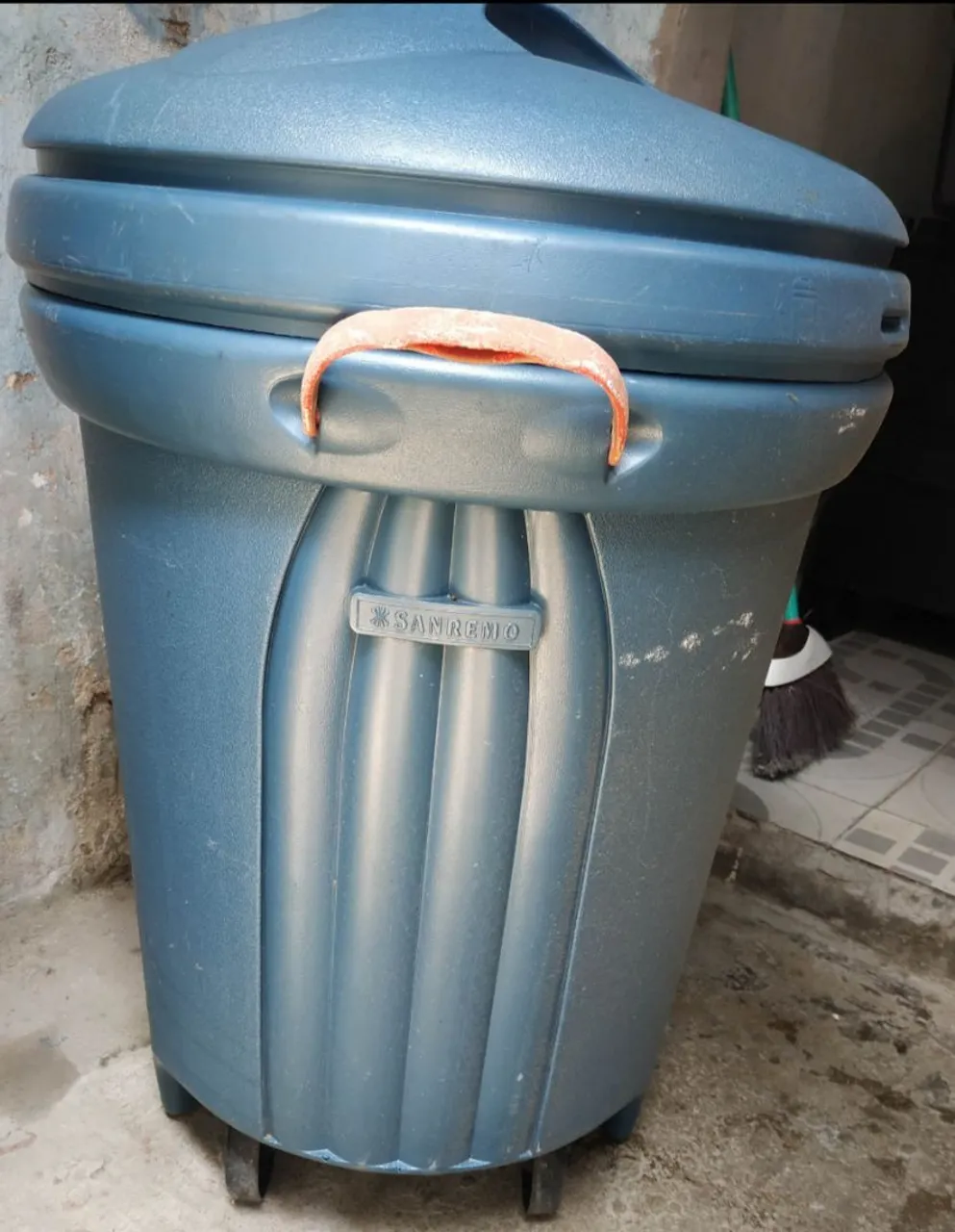 LIXEIRA INDUSTRIAL 100L SANREMO
