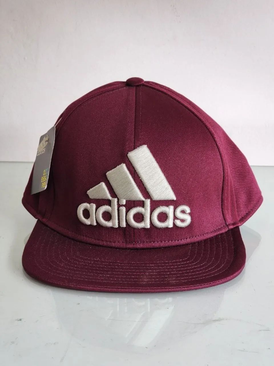 Boné Flat Fitted Adidas 