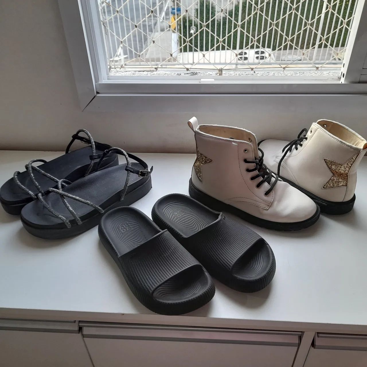 Kit de calçados infantis: Sandálias, chinelos e botas