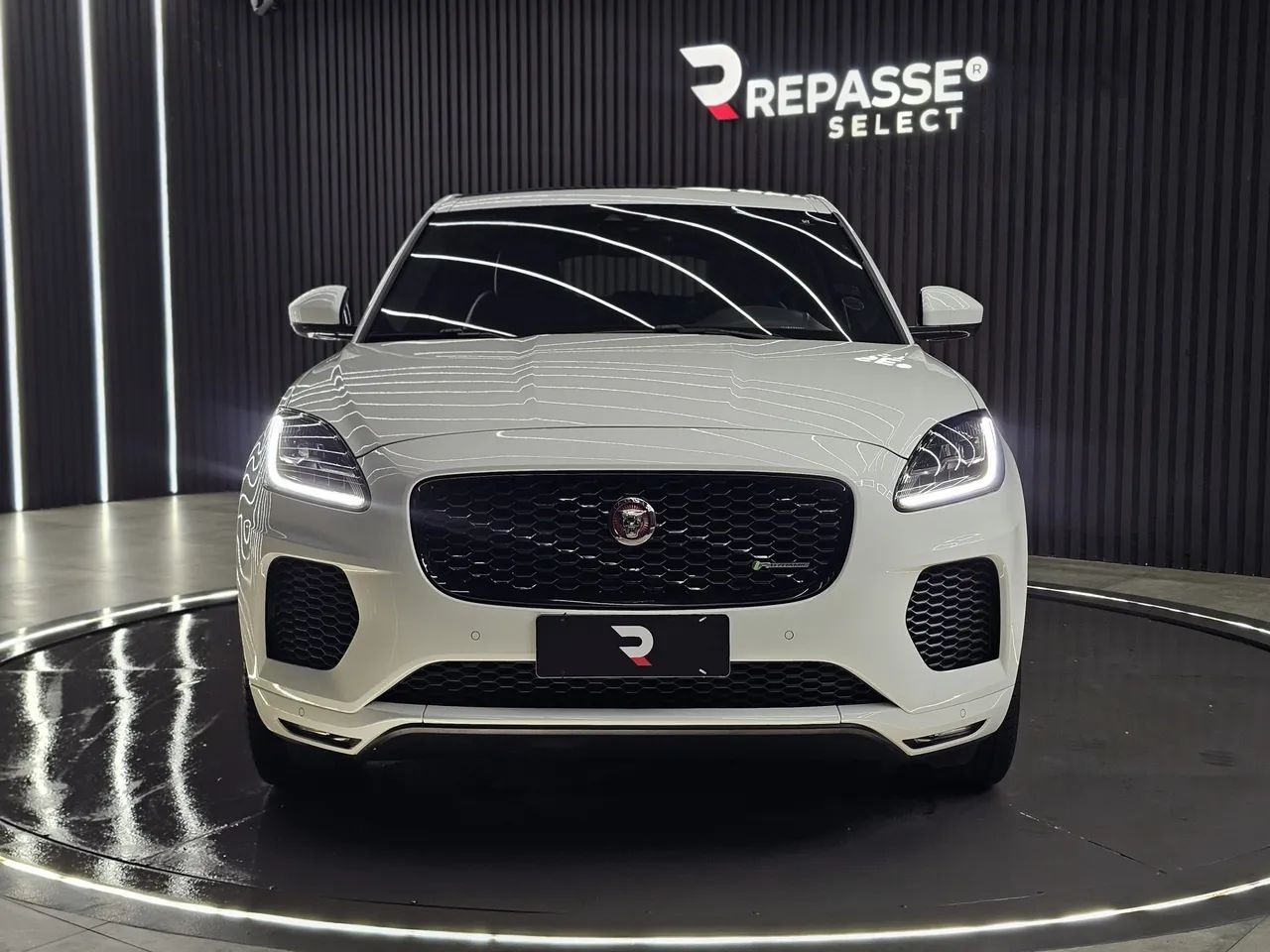 Jaguar E-Pace R-dynamic SE 2.0 AWD 300cv Aut. 2020 - Foto 2
