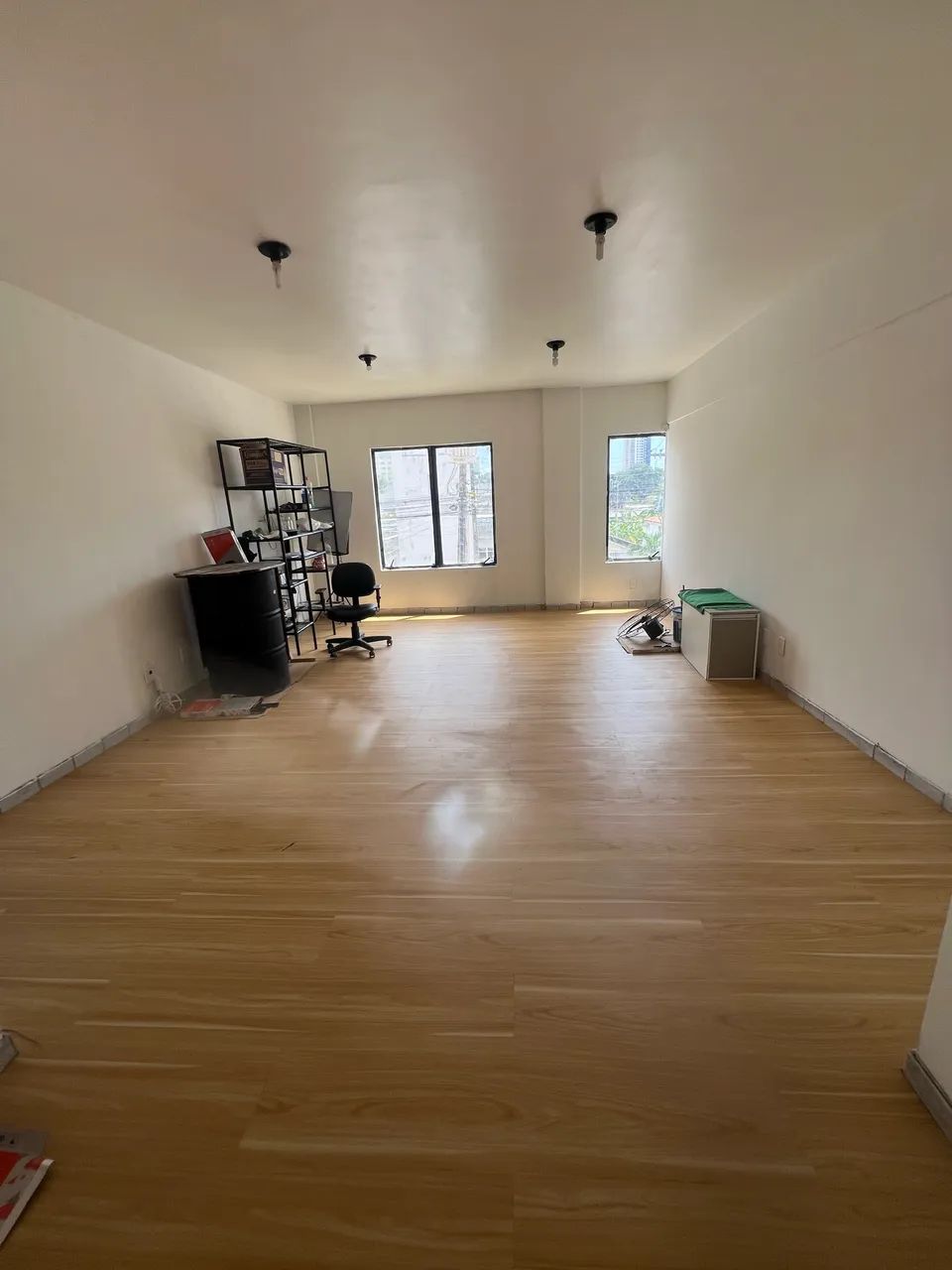 Oportunidade de sala comercial vitrine na Júlia Freire 