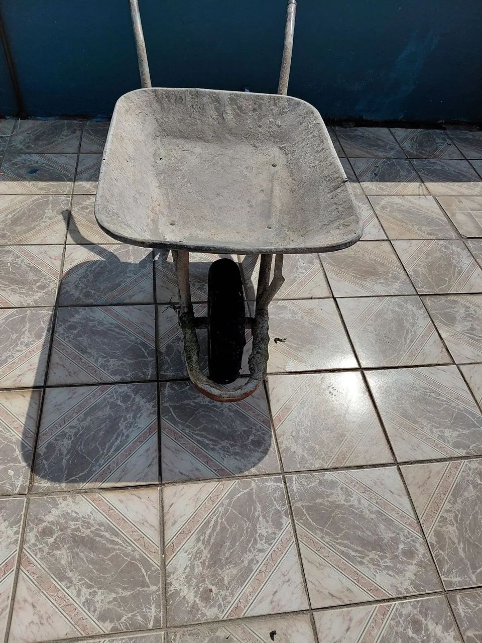 Carrinho de mão para construção 