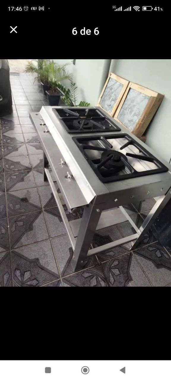 Stainless Steel Industrial Stove with Electric Ignition System.