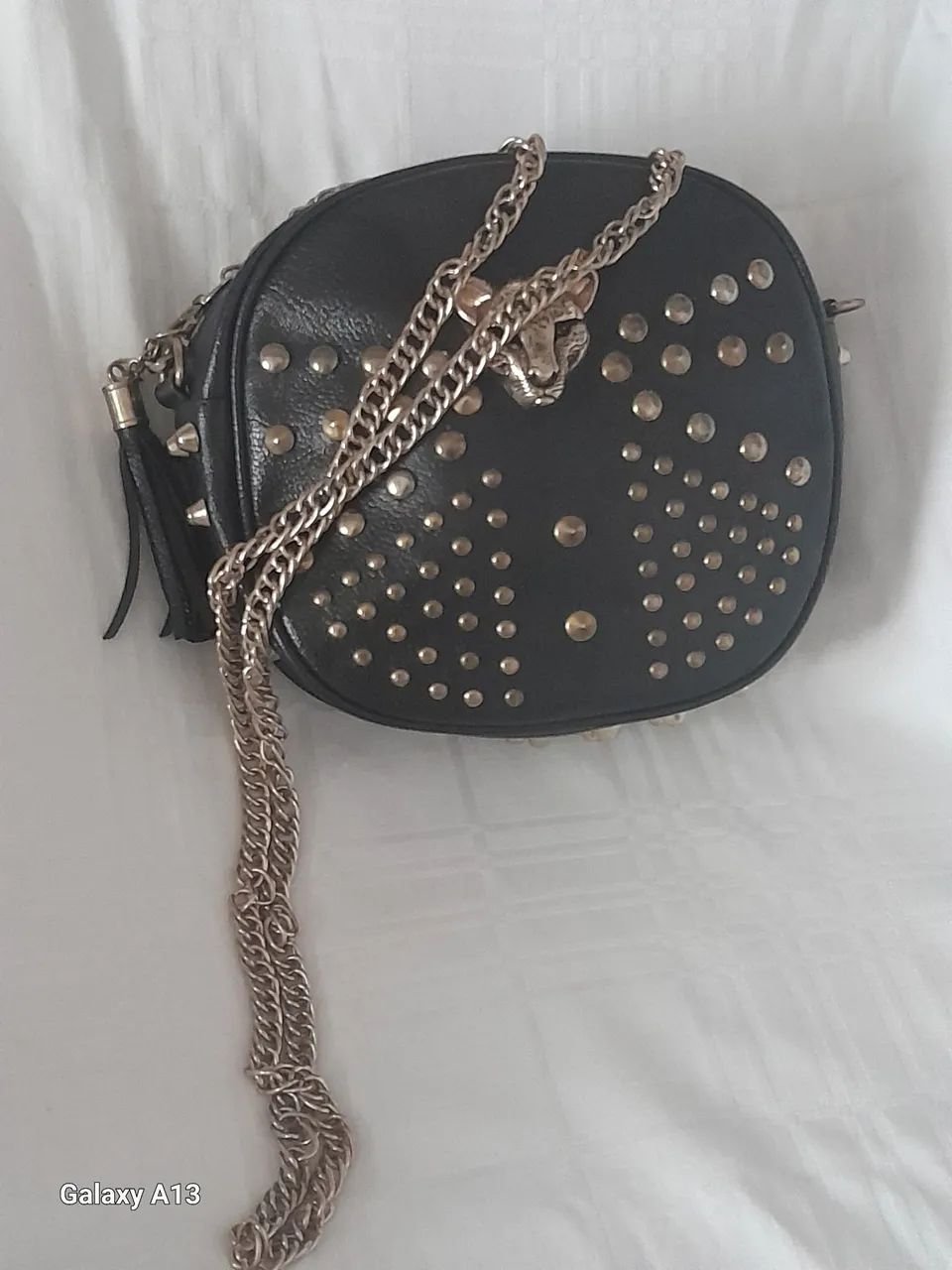 Bolsa  Onça com  Ribites Dourada  - Foto 5