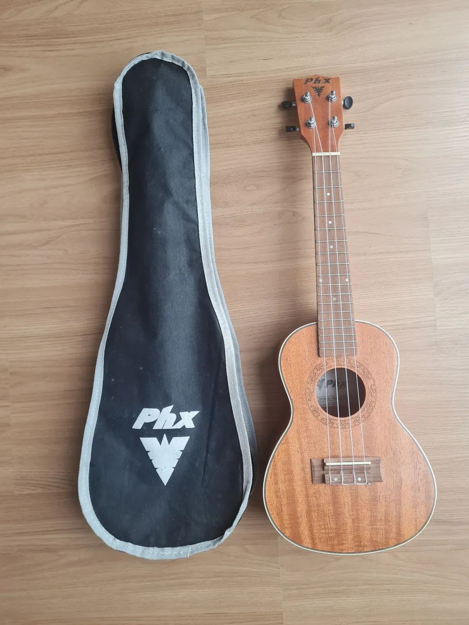 Ukulele PHX UKP-24 (com capa)
