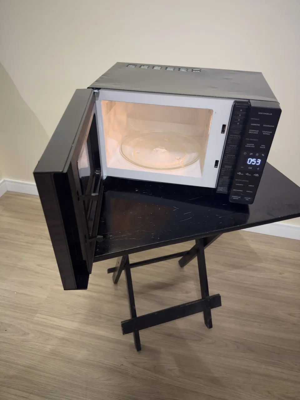 Microondas preto eletrolux 30L  - Foto 4