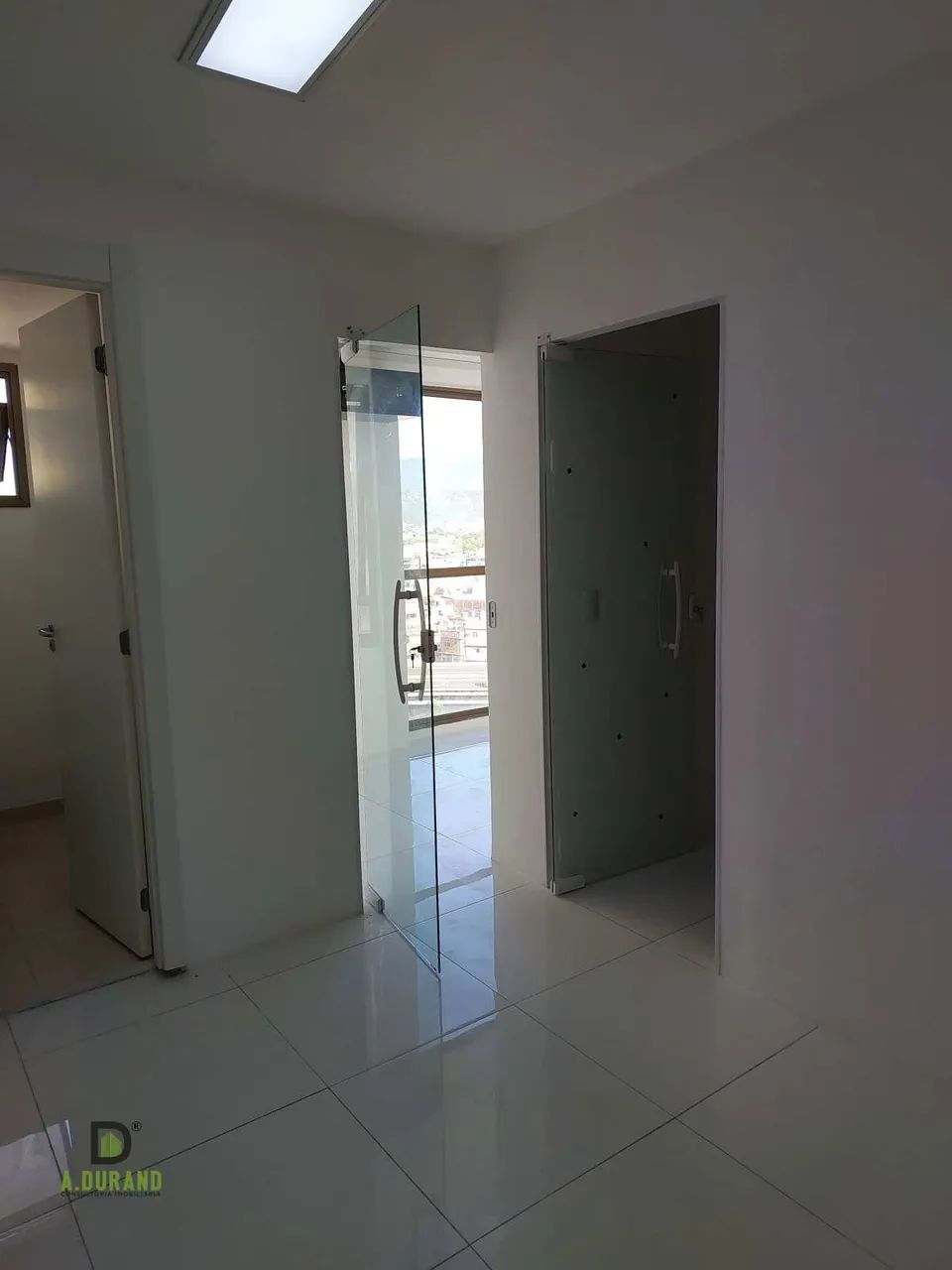 Sala Comercial com 35 m² em Del Castilho pronta para uso.