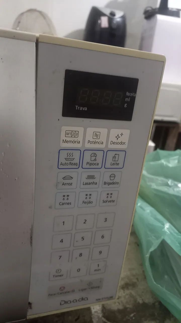 Vendo Micro-ondas Panasonic Espelhado25L - Foto 2