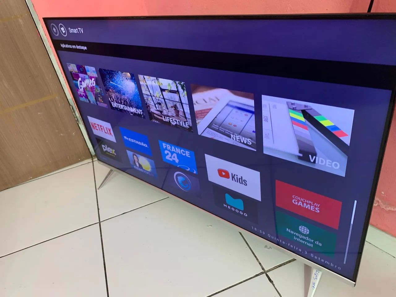 Smart TV Philips 50 polegadas 4K borda infinita completa - Foto 4