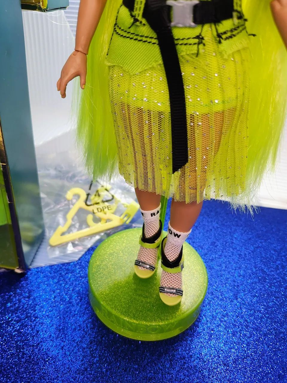 Boneca rainbow high karma - Foto 3