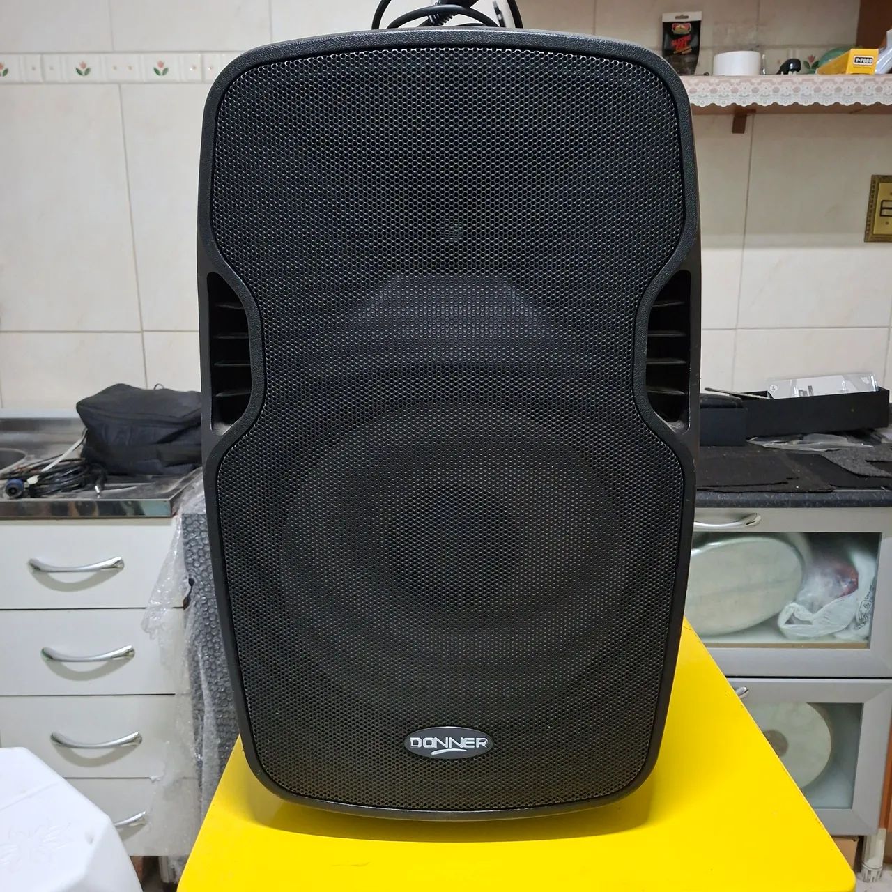 Caixa de som ativa 300W 