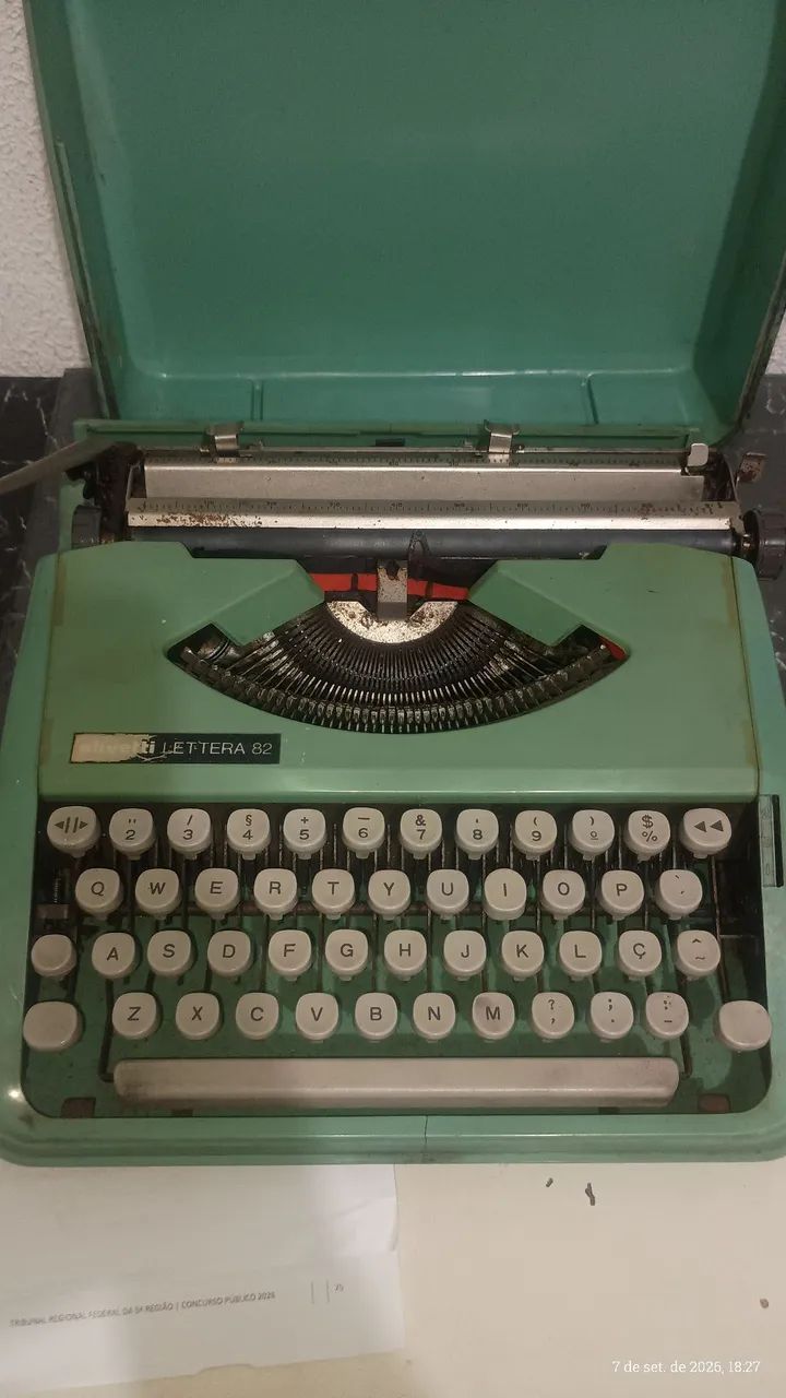 Máquina d escrever clássica - Foto 2