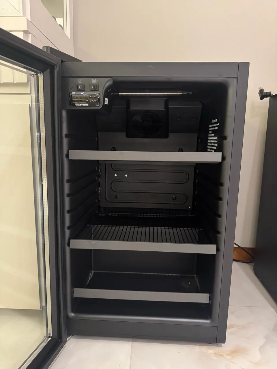 Cervejeira Venax Blue Light 100L - Geladeiras e Freezers - Centro