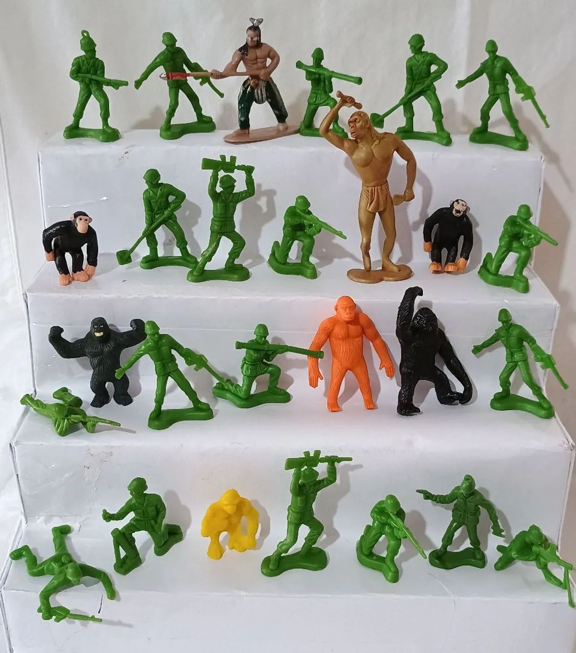 Soldadinhos do toy story e gorilas miniaturas  - Foto 5
