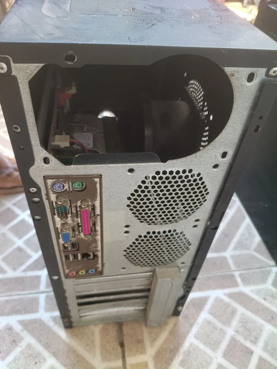 Gabinete desktop LG com uma unidade de DVD Super Multi RW. - Foto 2