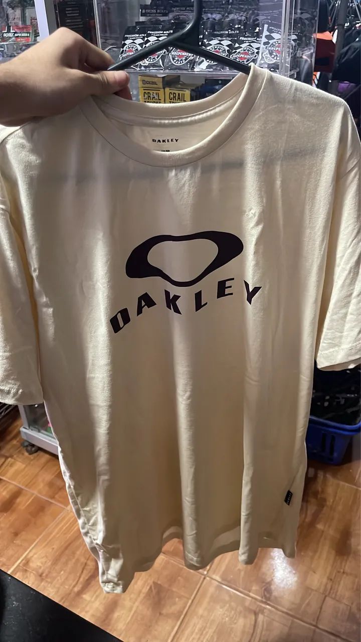 Camisetas oakley com pequenos defeitos 50.00