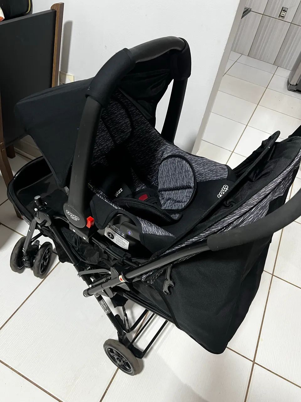 Carrinho e bebê conforto Cosco + almofadas redutoras de Brinde