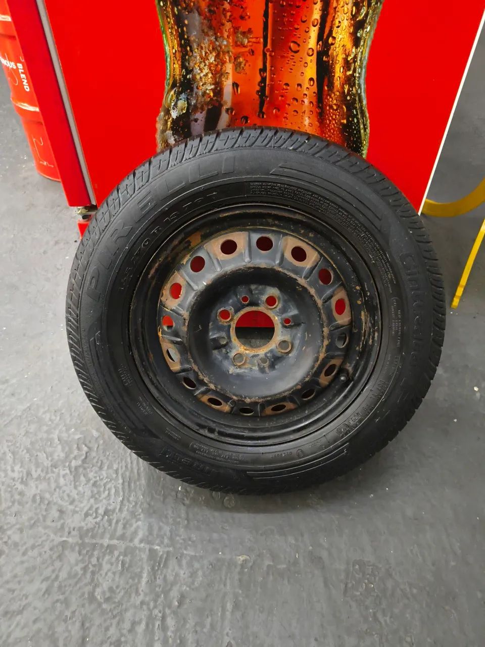 Roda Fiat uno com pneu 