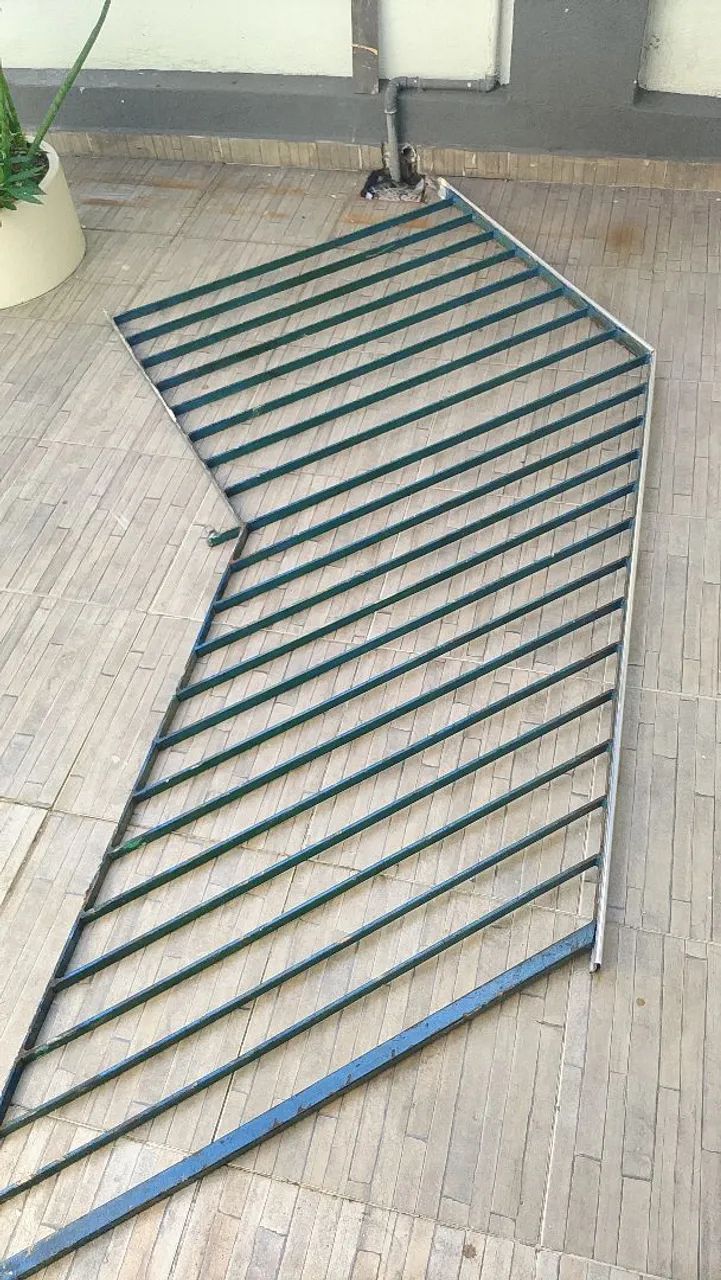 Vendo Grade de ferro para escada.
