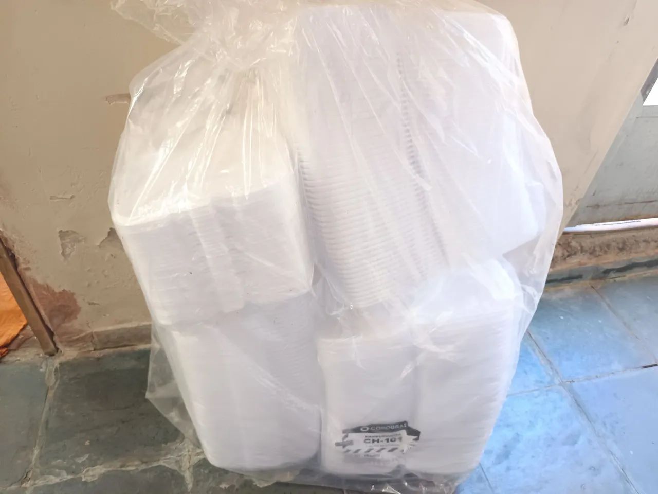 Desapego, Marmitex diversos redondos e retangular e vasilhas de salada * - Foto 2