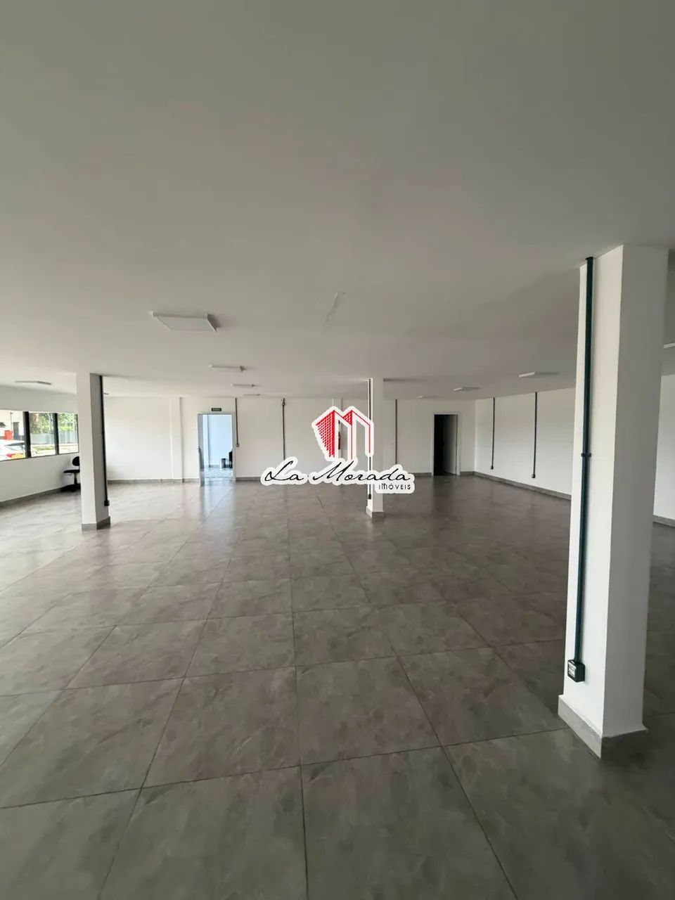 Sala comercial para Escritório, 230m2, estacionamento, Ac. Proposta!