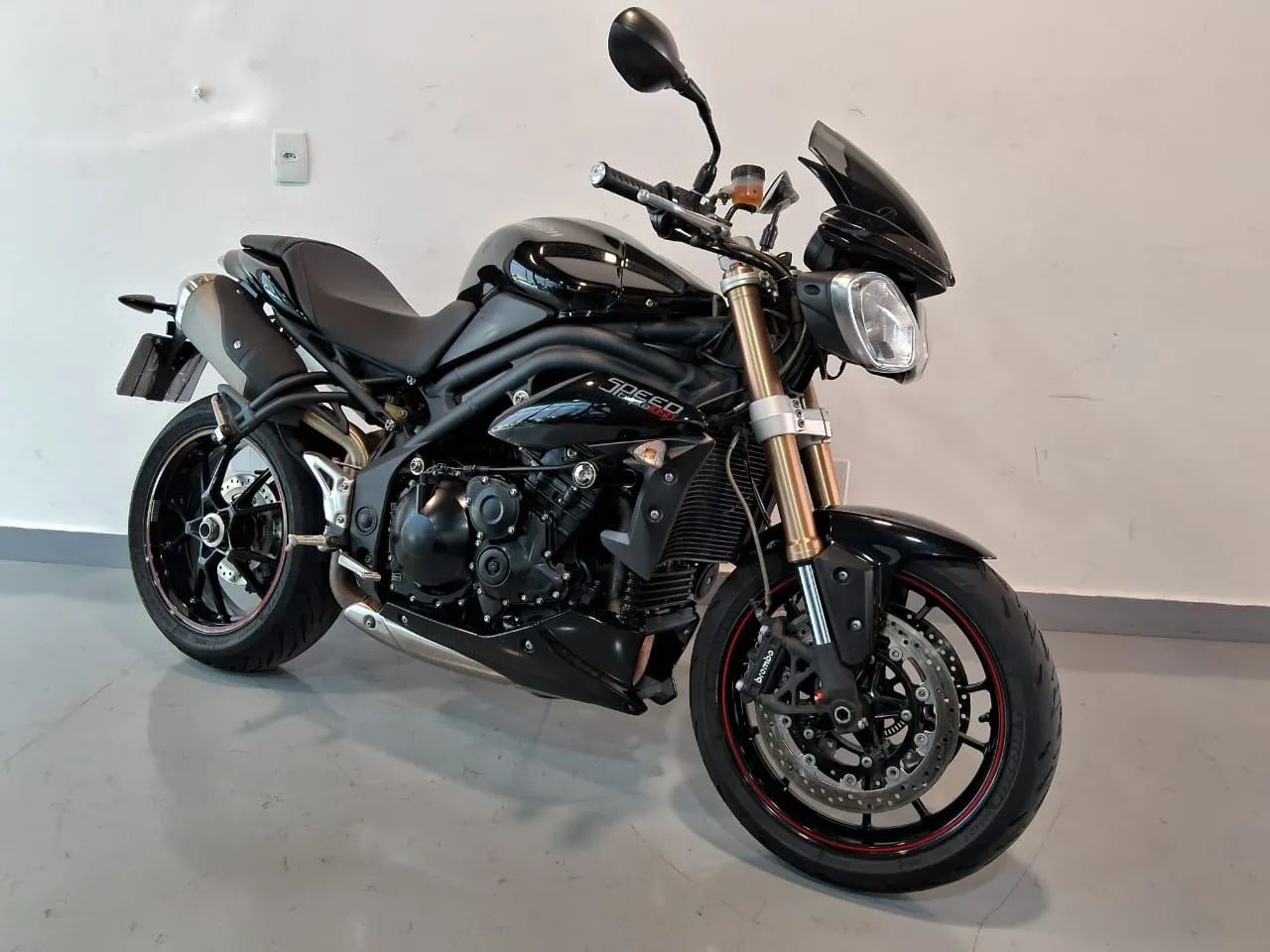 Triumph Triple 1050i 2015 - 1496818297 | OLX