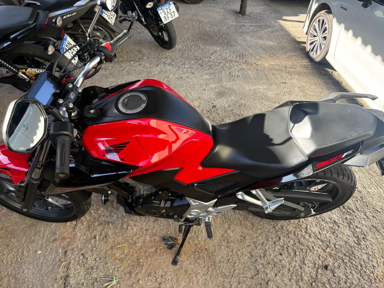 Cb 300f