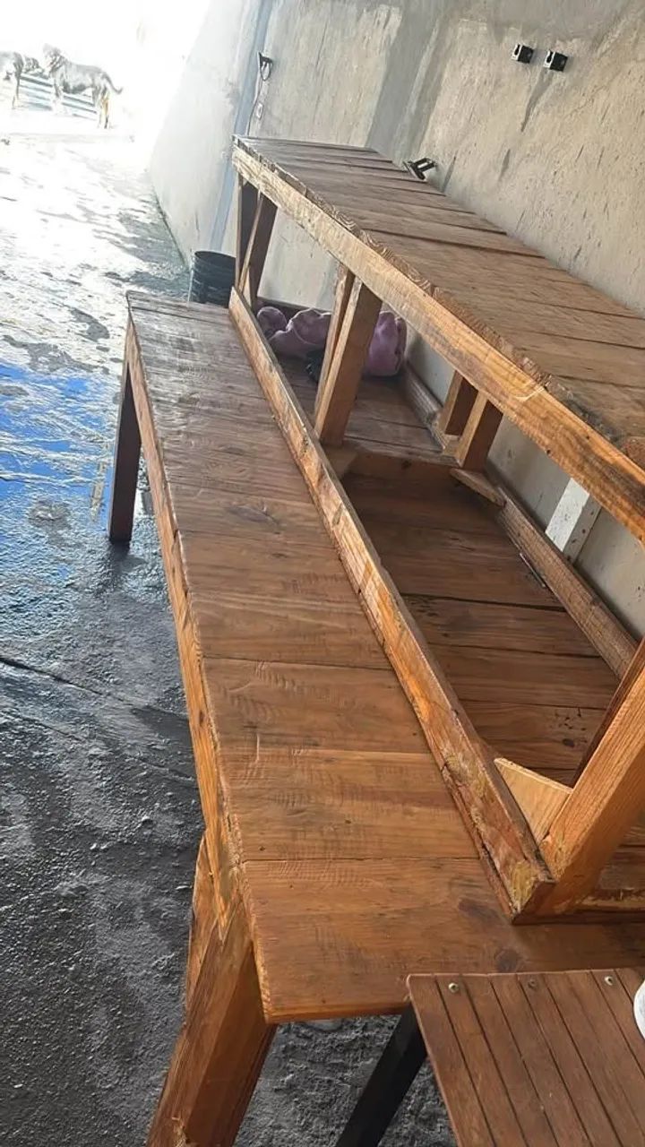 MESA + 2 BANCOS Mesa 2.60 x 0,79 Banco 2,40 x 0,46
