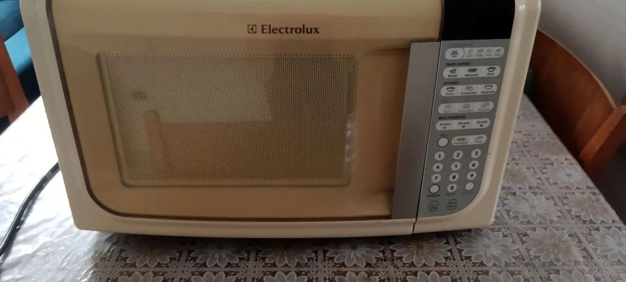 Microondas Eletrolux 31 litros tudo funcionando perfeitamente  - Foto 3