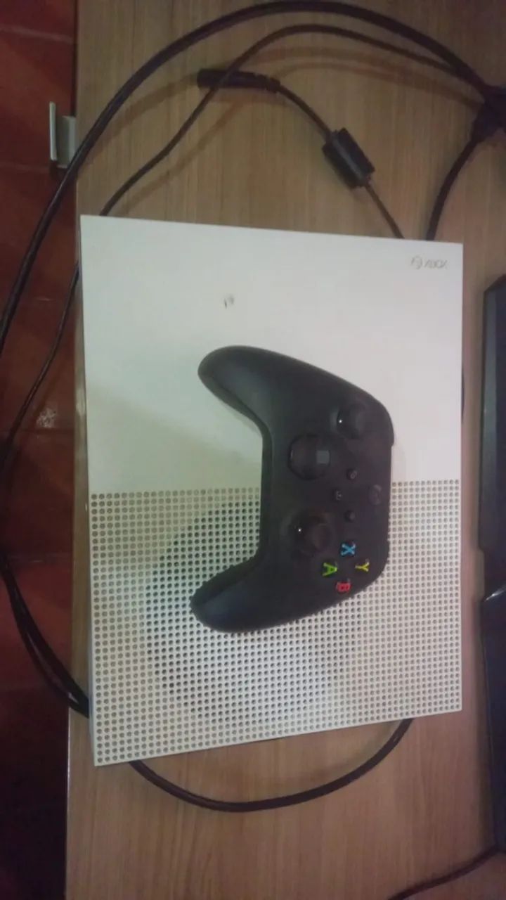Xbox One S + 2 Controles 