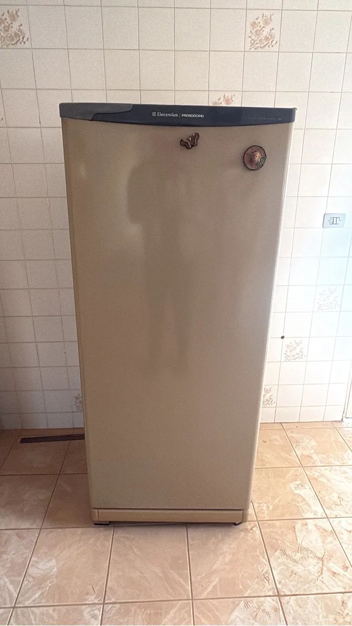 Geladeira Electrolux Usada Funcionando Perfeitamente - Foto 2