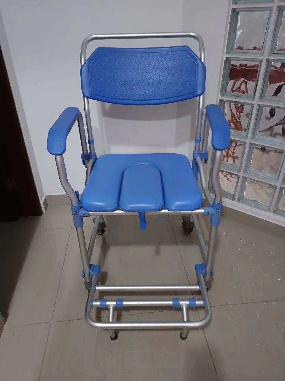 Cadeira de Rodas Dobrável em Ótimo Estado