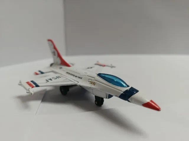 Miniatura de Avião - F-16 Fighting Falcon