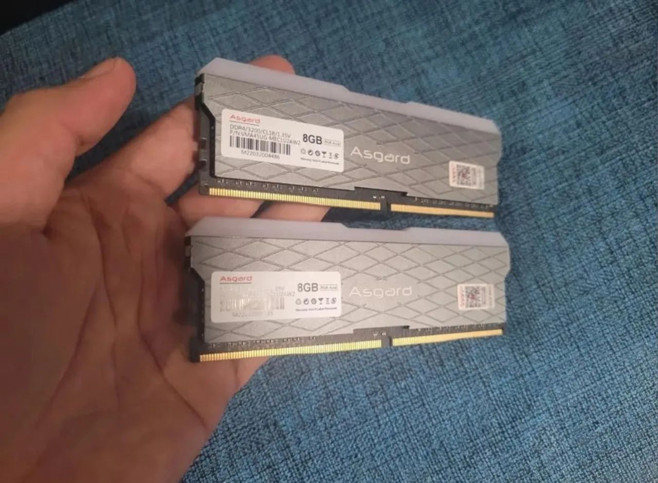 Memórias Ran DDR4 8GB cada.443790283779624961