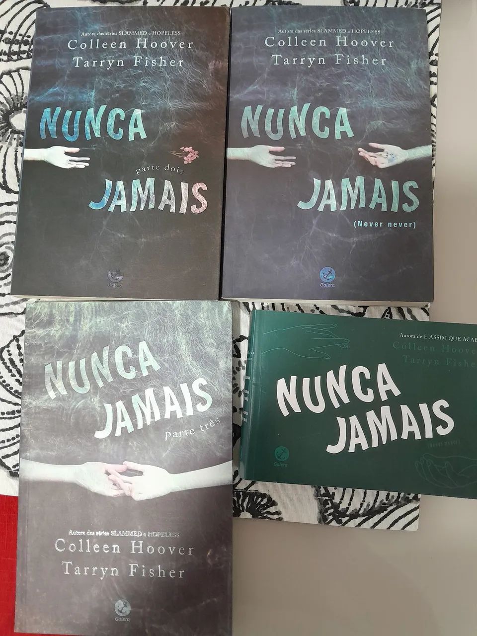 Livros COLLEEN HOOVER