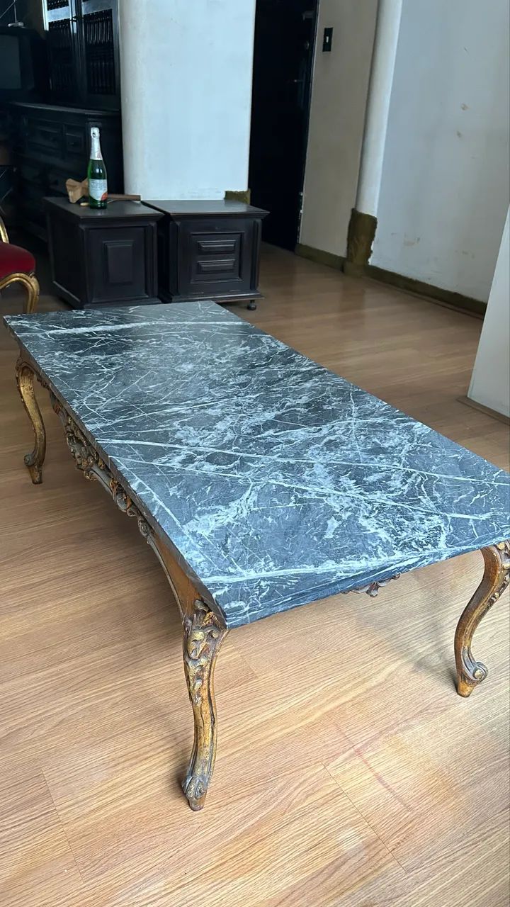 Mesa de Centro Antiga com Tampo em Mármore - Estilo Luís XV  - Foto 3