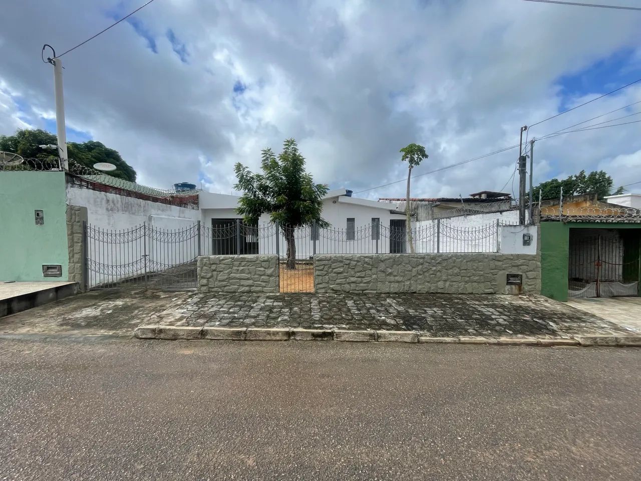 Casa para Alugar no Pitimbu | 3 Quartos e Quintal Amplo